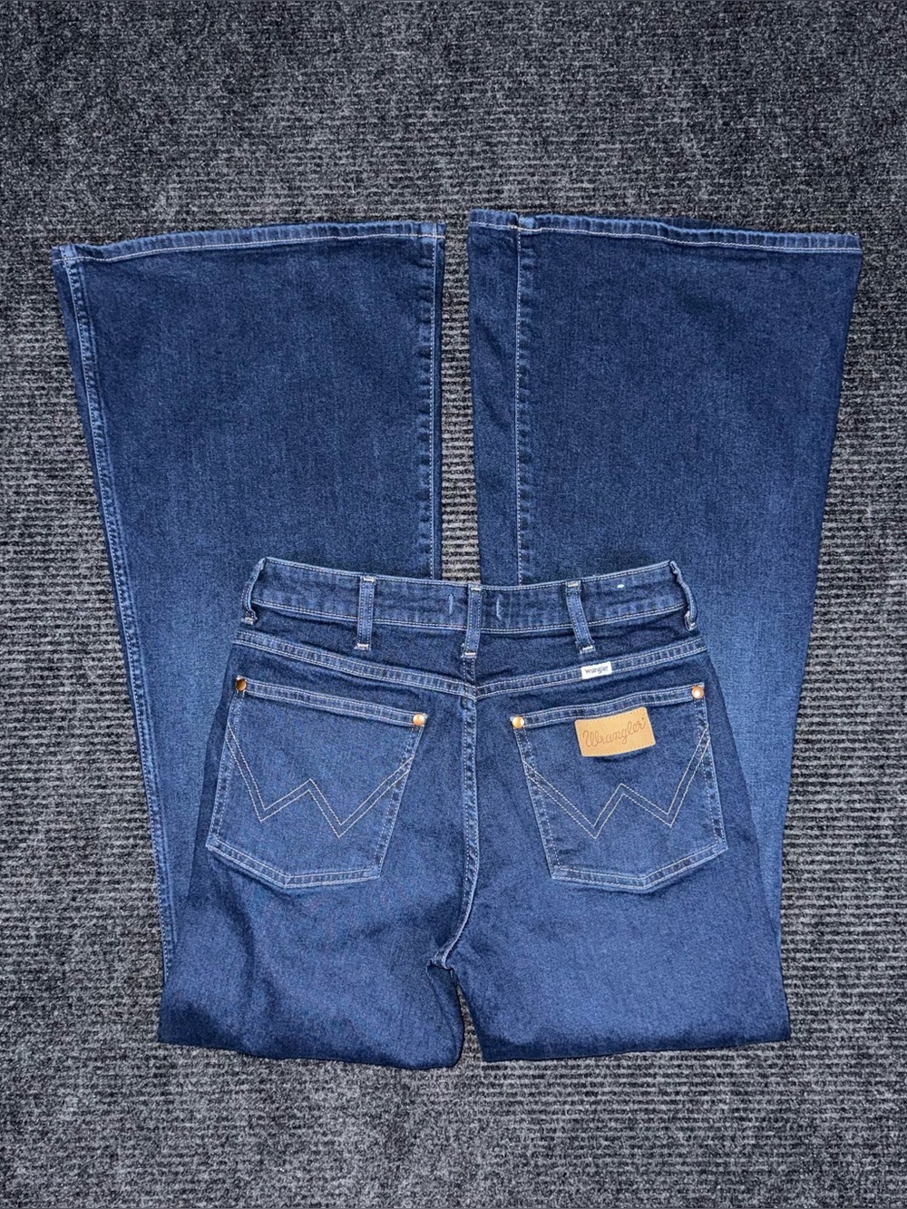 Wrangler NWOT Wanderer 622 Denim Jean High Rise Flare Wide Leg Dark Blue Size 27